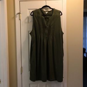 Green pleated shift dress linen